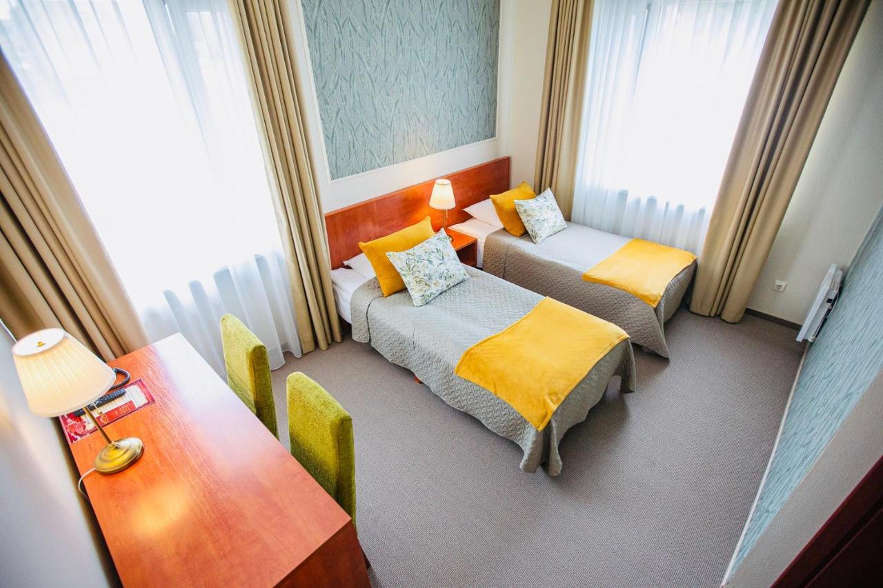 Hotel Zuvedra Ignalina Esterno foto