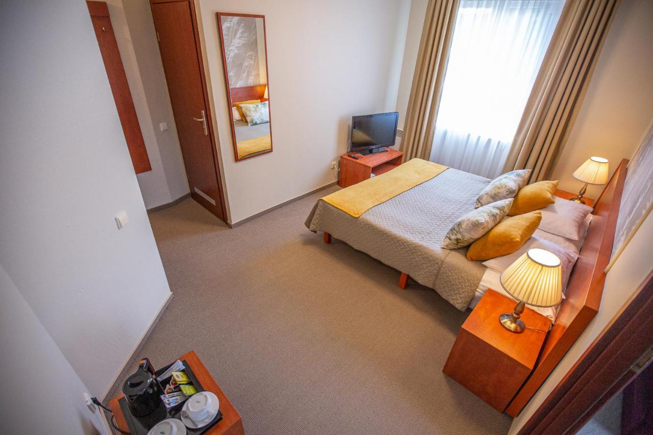 Hotel Zuvedra Ignalina Esterno foto