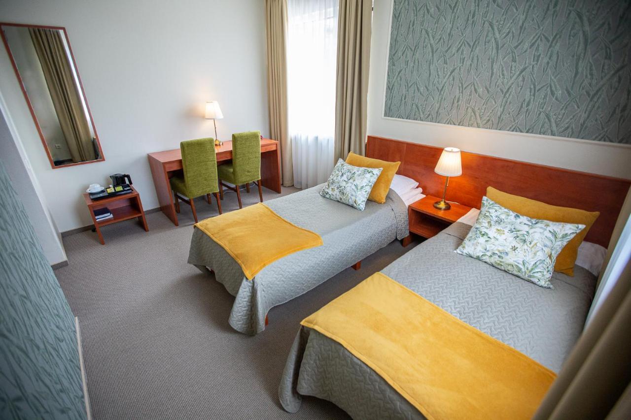 Hotel Zuvedra Ignalina Esterno foto