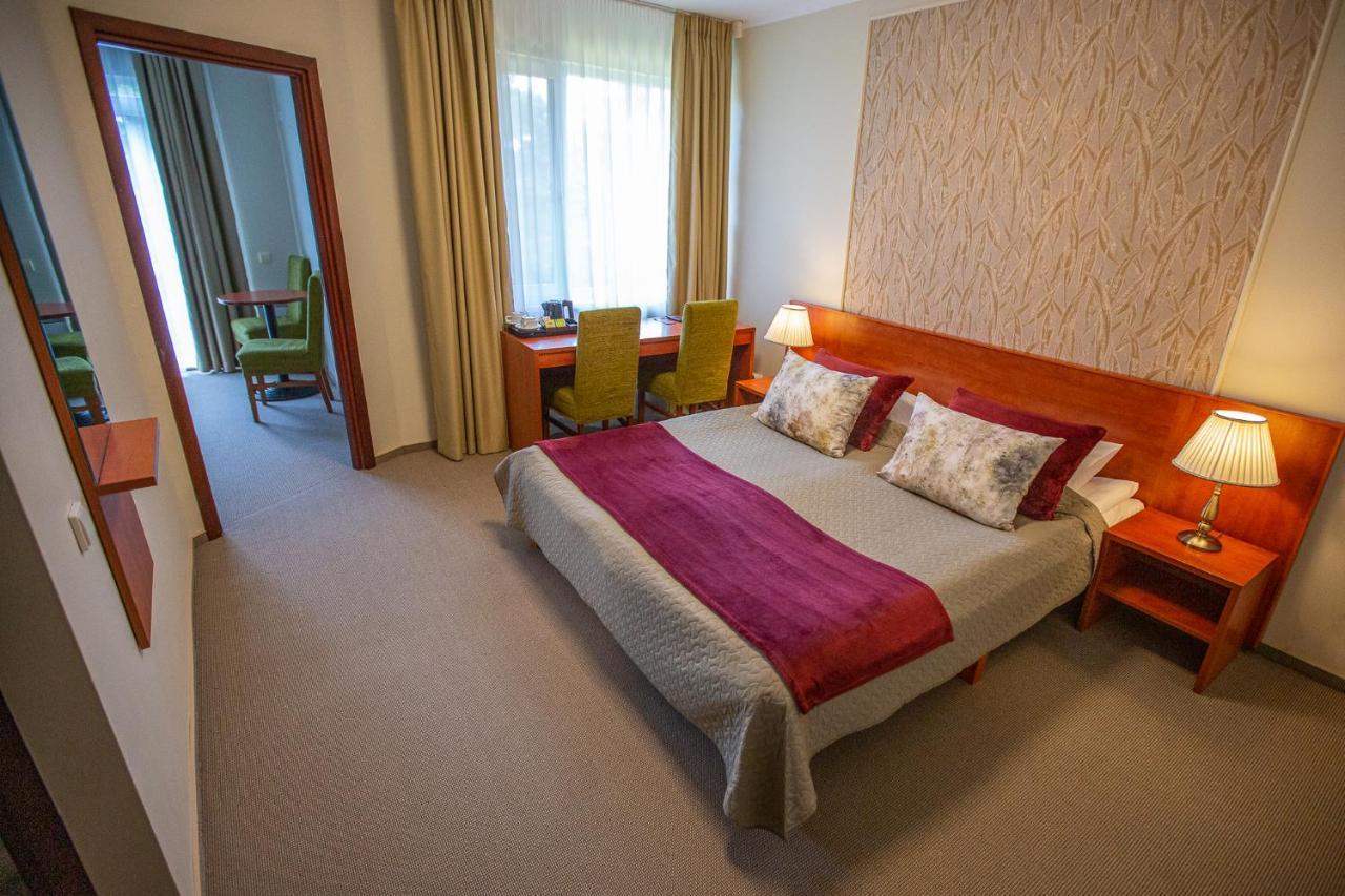 Hotel Zuvedra Ignalina Esterno foto